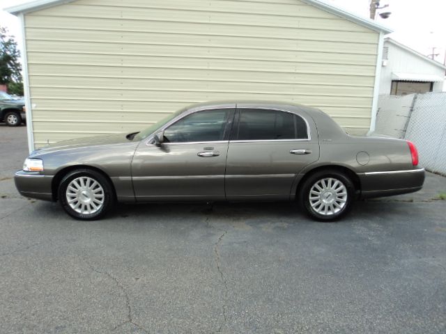 Lincoln Town Car 2003 photo 1