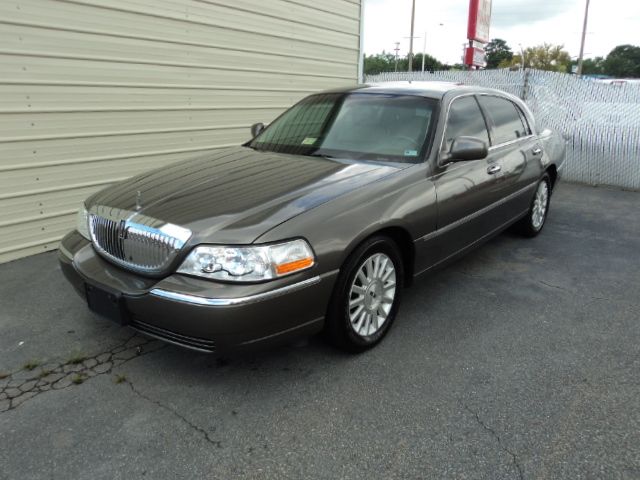 Lincoln Town Car 2003 photo 2