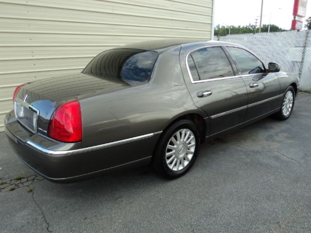 Lincoln Town Car 2003 photo 3