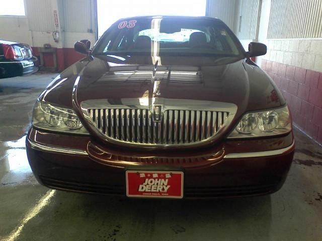 Lincoln Town Car 2003 photo 1