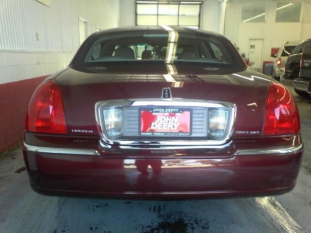 Lincoln Town Car 2003 photo 3