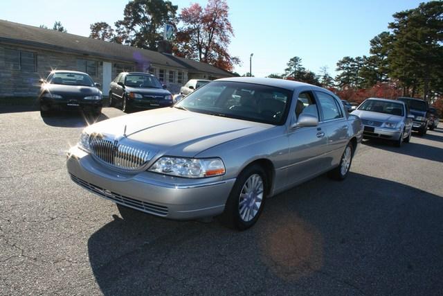 Lincoln Town Car DOWN 4.9 WAC Sedan