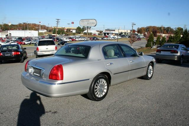 Lincoln Town Car 2003 photo 3