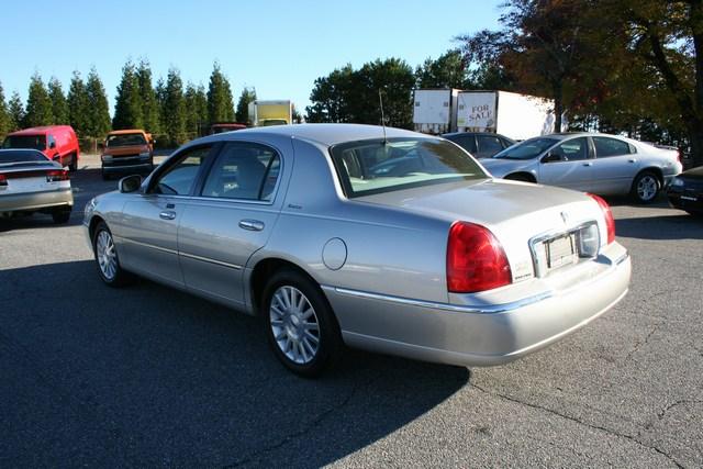 Lincoln Town Car 2003 photo 4