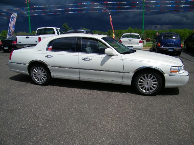 Lincoln Town Car 2003 photo 2