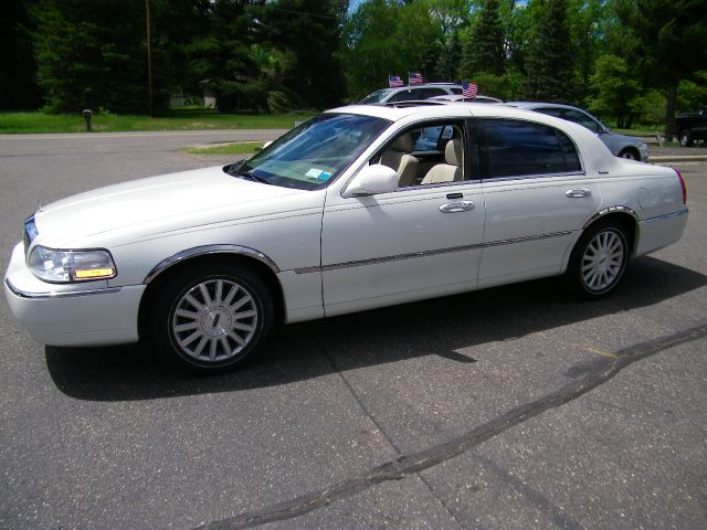 Lincoln Town Car 2003 photo 3