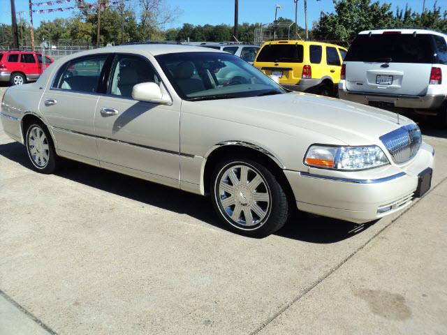 Lincoln Town Car 2003 photo 1