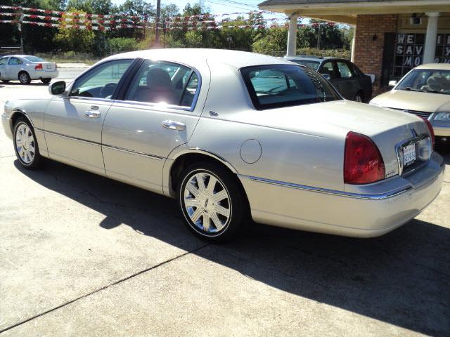 Lincoln Town Car 2003 photo 3