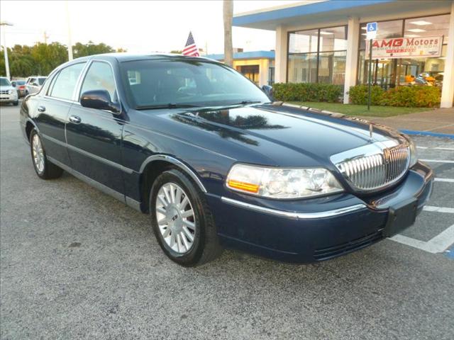 Lincoln Town Car DOWN 4.9 WAC Sedan