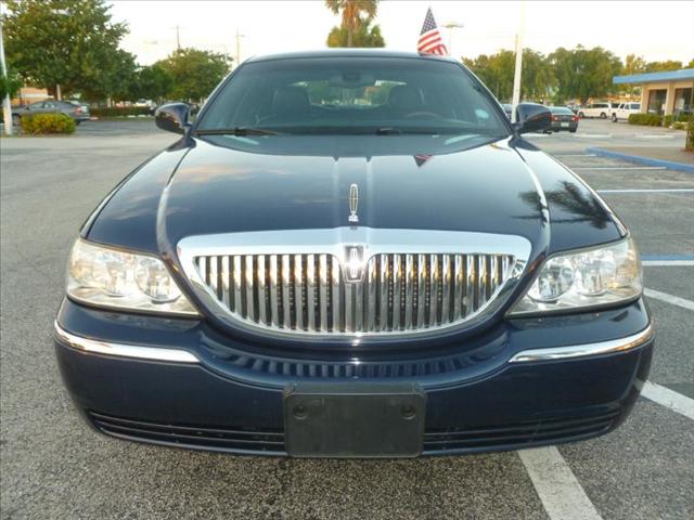 Lincoln Town Car 2003 photo 1