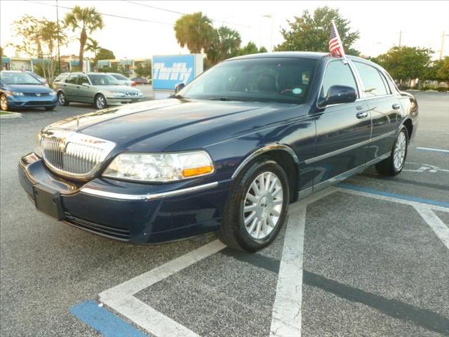 Lincoln Town Car 2003 photo 2