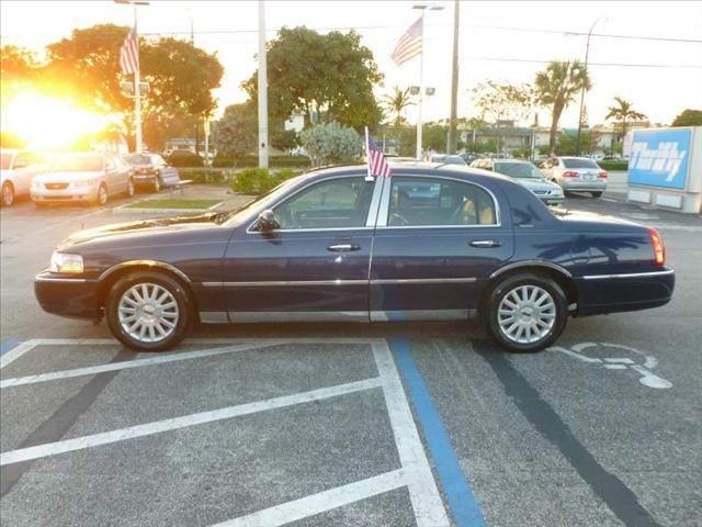 Lincoln Town Car 2003 photo 3