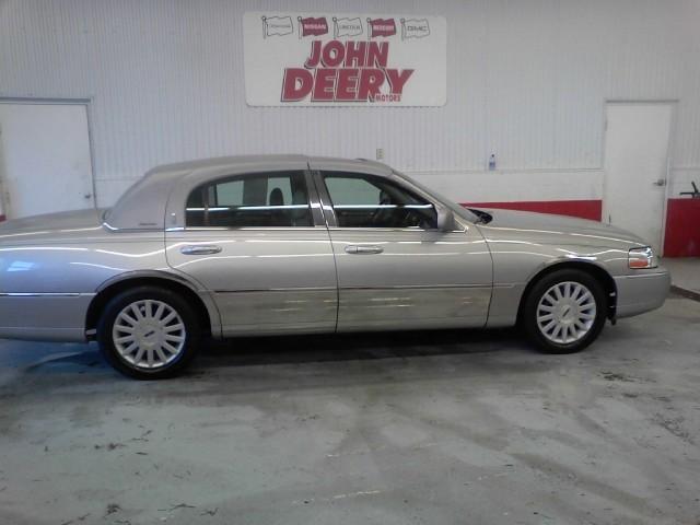 Lincoln Town Car 4dr Sdn SL Auto Sedan