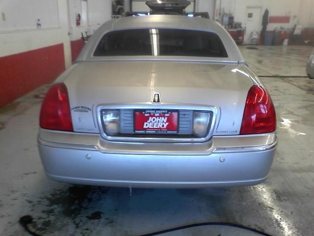 Lincoln Town Car 2003 photo 3