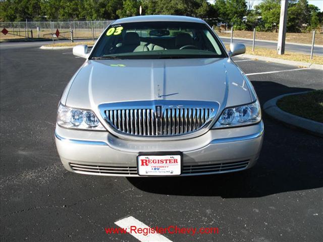 Lincoln Town Car 2003 photo 2