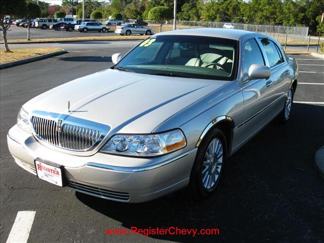 Lincoln Town Car 2003 photo 3