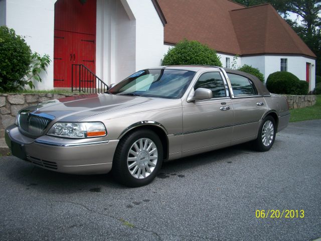 Lincoln Town Car DOWN 4.9 WAC Sedan