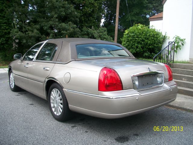 Lincoln Town Car 2003 photo 1