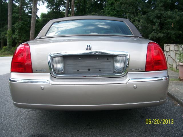 Lincoln Town Car 2003 photo 2