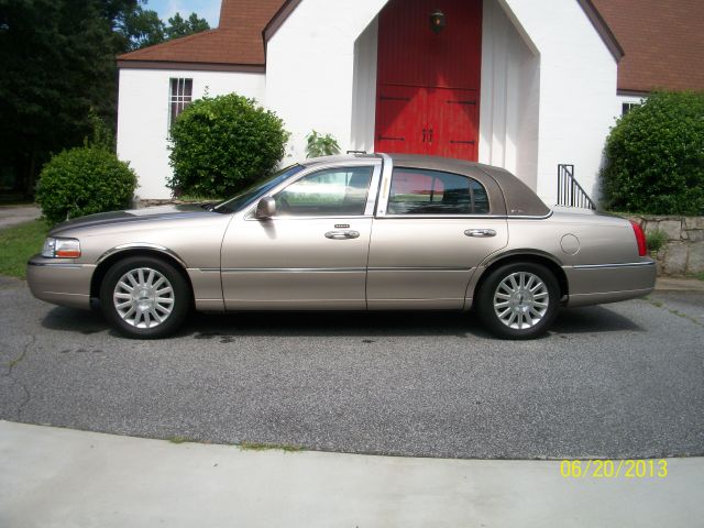 Lincoln Town Car 2003 photo 3