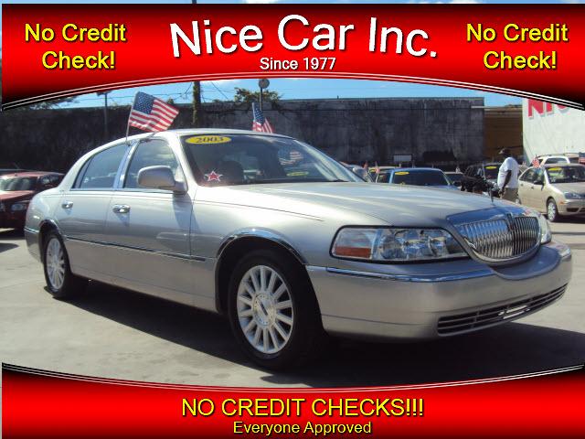 Lincoln Town Car DOWN 4.9 WAC Sedan