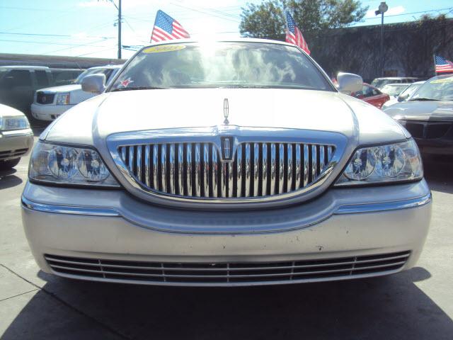 Lincoln Town Car 2003 photo 1