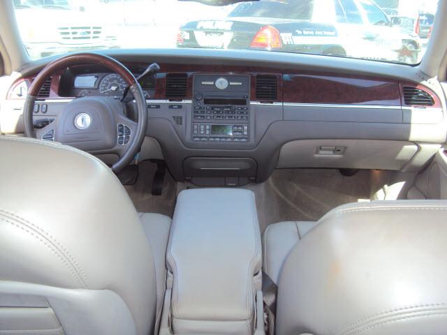 Lincoln Town Car 2003 photo 4