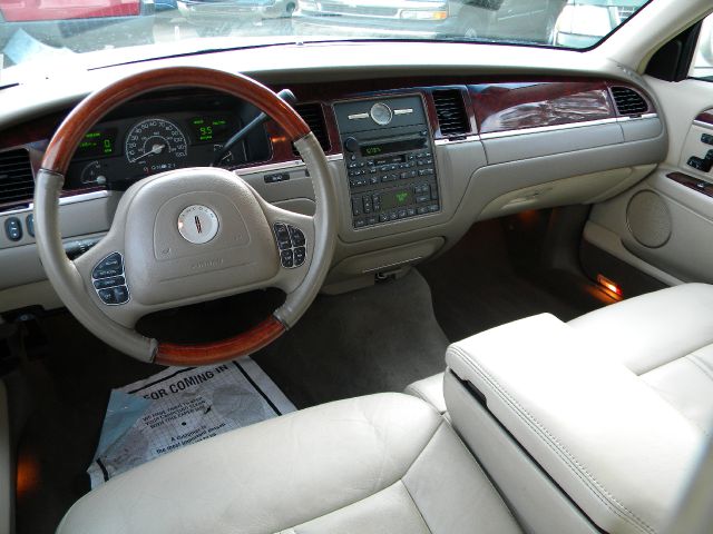 Lincoln Town Car 2003 photo 1