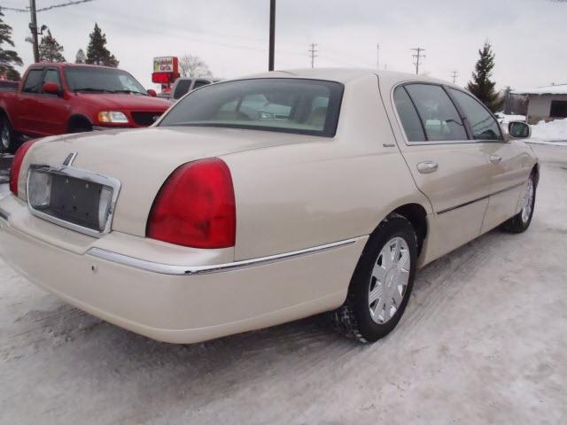 Lincoln Town Car 2003 photo 2