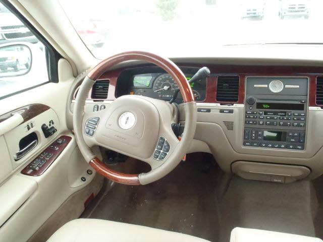 Lincoln Town Car 2003 photo 3