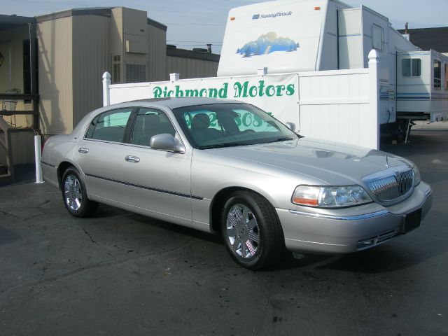 Lincoln Town Car 2003 photo 3