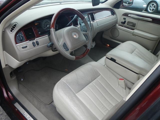 Lincoln Town Car 2003 photo 1