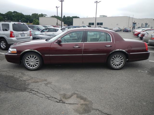 Lincoln Town Car 2003 photo 2