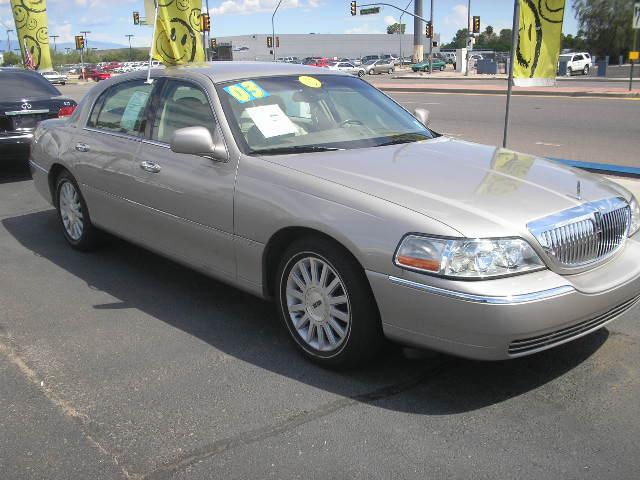 Lincoln Town Car DOWN 4.9 WAC Sedan