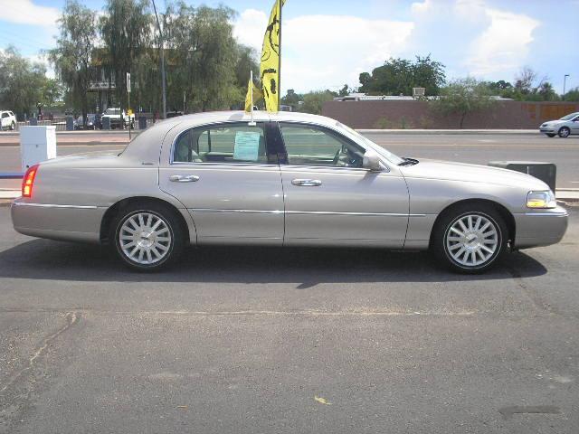 Lincoln Town Car 2003 photo 2