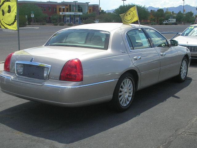 Lincoln Town Car 2003 photo 3