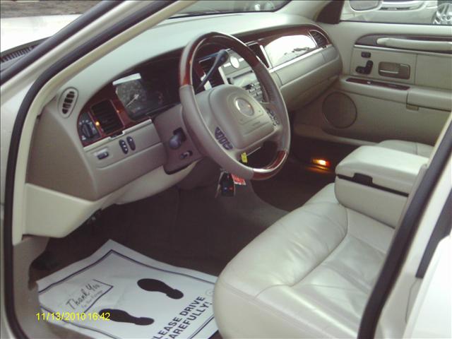 Lincoln Town Car 2003 photo 1