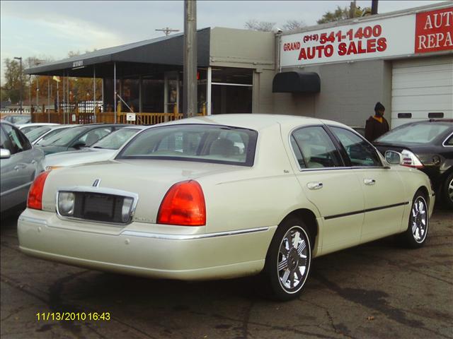 Lincoln Town Car 2003 photo 2