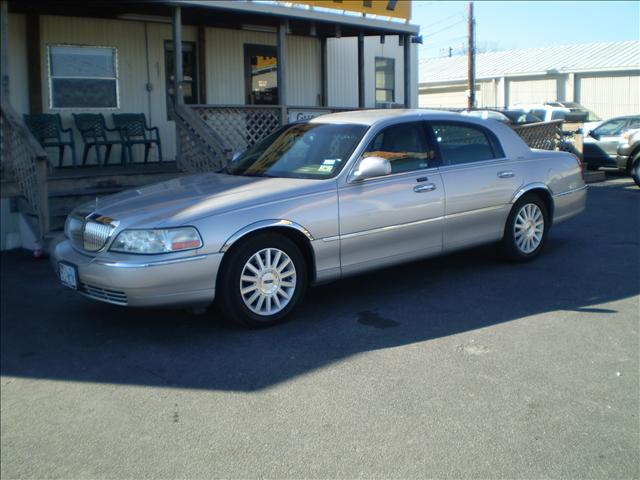 Lincoln Town Car 2003 photo 2