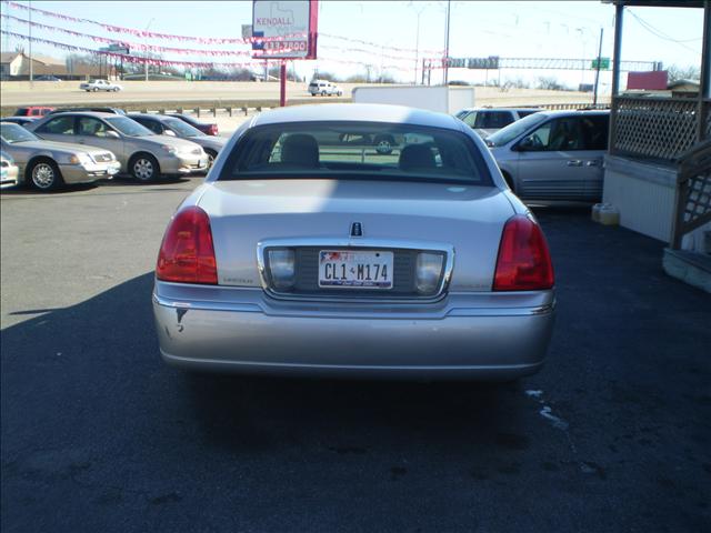 Lincoln Town Car 2003 photo 4