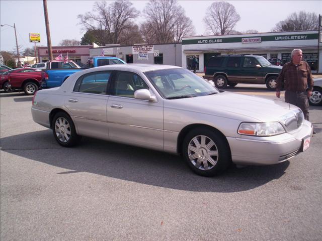 Lincoln Town Car 2003 photo 2