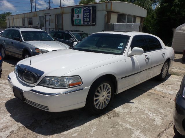 Lincoln Town Car 2003 photo 1