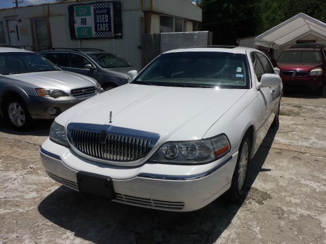 Lincoln Town Car 2003 photo 2