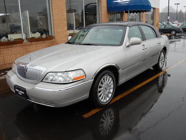 Lincoln Town Car 2003 photo 1