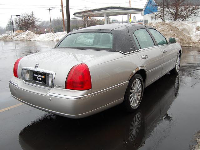 Lincoln Town Car 2003 photo 4