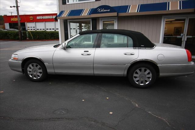 Lincoln Town Car 2003 photo 1