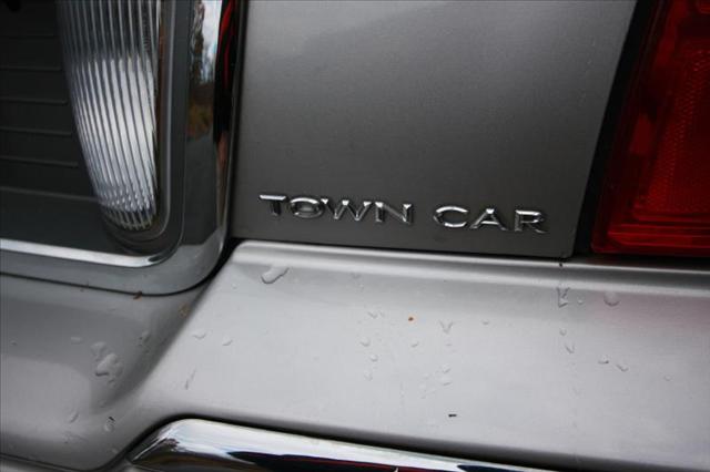 Lincoln Town Car 2003 photo 3