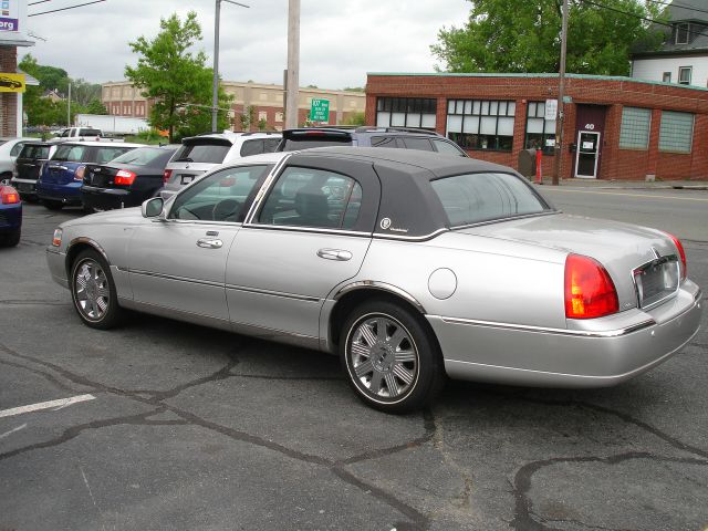 Lincoln Town Car 2004 photo 10