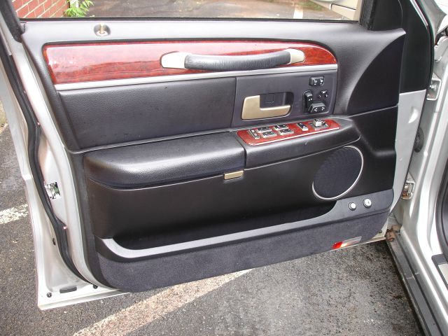 Lincoln Town Car 2004 photo 4