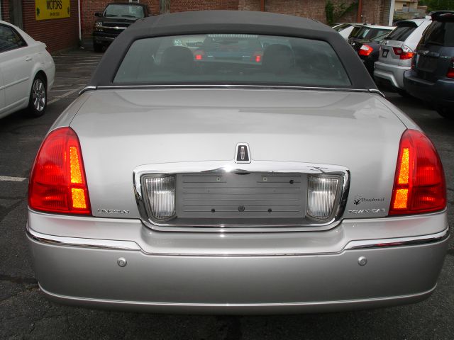 Lincoln Town Car 2004 photo 9